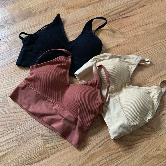 Low-Back Athletic Top (3 Colors Available) - Picture 8 of 8